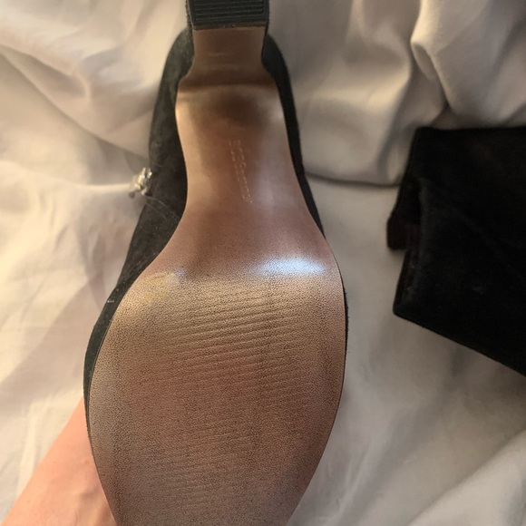 New BCBG black suede booties - Picture 4 of 4